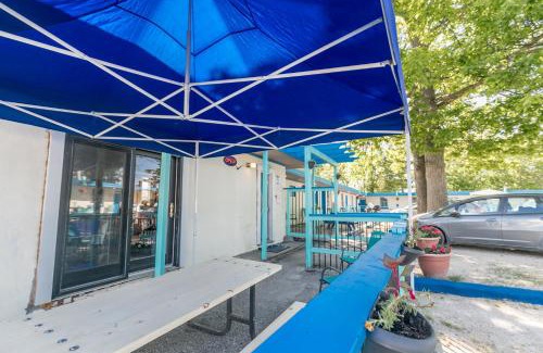 Wasaga Beach Hotel | Beachfront at Beach1 Motel