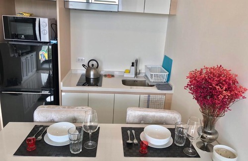 Bang Sare Apartamento | Beachfront Bang Saray By RoomQuest Hotel