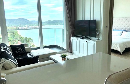 Bang Sare Apartamento | Beachfront Bang Saray By RoomQuest Hotel