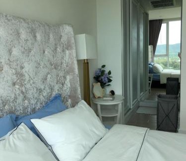 Bang Sare Apartamento | Beachfront Bang Saray By RoomQuest Hotel