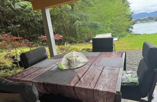 Juan de Fuca Electoral Area Casa | Beachfront BCingU Majestic Alcove - First level