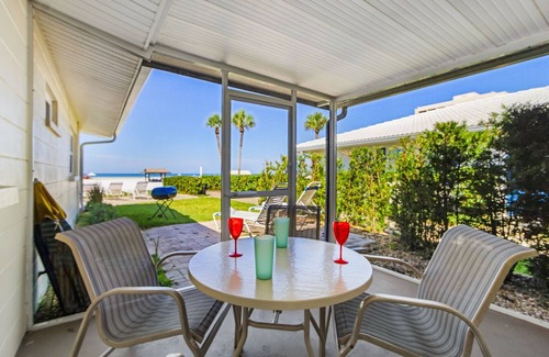 Aloha Kai Casa | Beachfront - Beachside Escape with Grill, Dining & Views – Perfect for Two! – Aloha Kai #24N