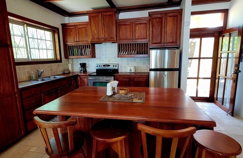 Río Sittee Casa | Beachfront Beachside Breeze Beach House, 2 Bed & 2 Bath, 360 View Roof Deck