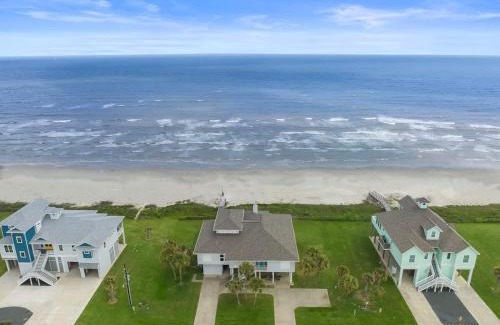 Indian Beach Casa | Beachfront Beauty with Hot Tub - 10 Steps to Sand