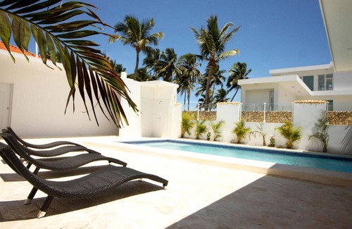 Cabarete Apartamento | Beachfront bedroom in cozy villa with pool