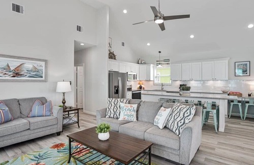 Port Bolivar Casa | Beachfront Bliss | Steps to Sand + Ocean Views