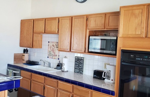 Bayshore Casa | Beachfront Bliss: 3 BR, 2 Master Suites, Jetted Tubs & Direct Access