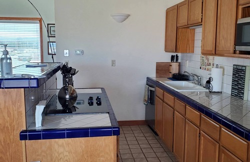 Bayshore Casa | Beachfront Bliss: 3 BR, 2 Master Suites, Jetted Tubs & Direct Access