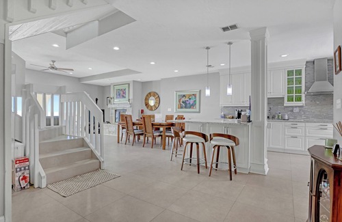 Indialantic Condominio | Beachfront Bliss: Chic 3 Bedroom 2.5 Bath Condo, Indialantic Florida Gem.