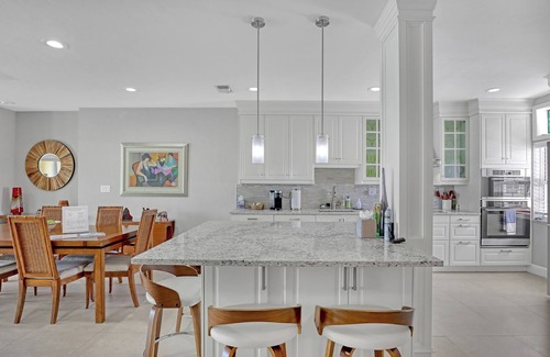 Indialantic Condominio | Beachfront Bliss: Chic 3 Bedroom 2.5 Bath Condo, Indialantic Florida Gem.