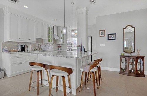 Indialantic Condominio | Beachfront Bliss: Chic 3 Bedroom 2.5 Bath Condo, Indialantic Florida Gem.