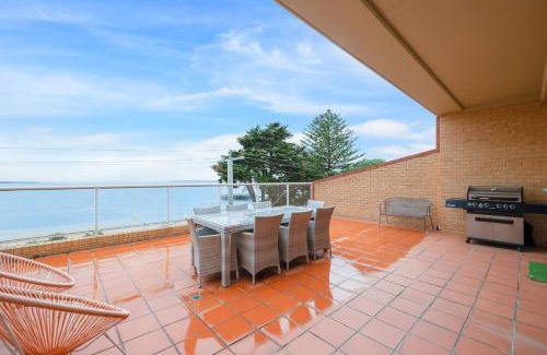 Cowes Casa | Beachfront Bliss - shared indoor pool & spa