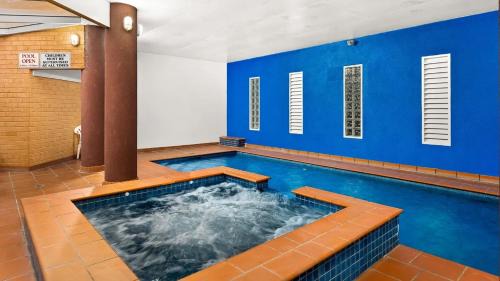 Cowes Casa | Beachfront Bliss - shared indoor pool & spa