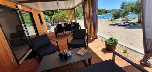 Tisno Complejo | Beachfront Bliss - Vortex2VB