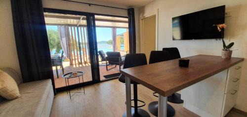 Tisno Complejo | Beachfront Bliss - Vortex2VB