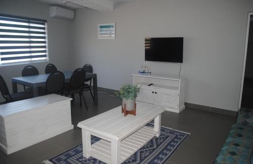 Amanzimtoti Apartamento | Beachfront Bungalow