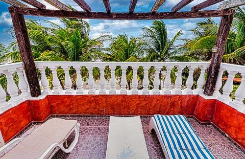 El Cuyo Cabina | Beachfront Casa Maya Lodge