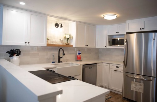 New Smyrna Beach Condominio | Beachfront Comfort w/ Pool, Balcony & Steps to Flagler Avenue