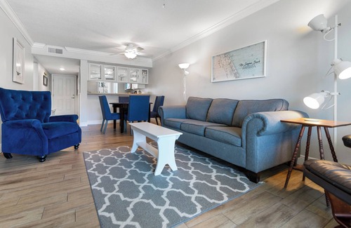 Point East Condominio | BEACHFRONT CONDO 2/2 Beautiful views on the no Drive Beach