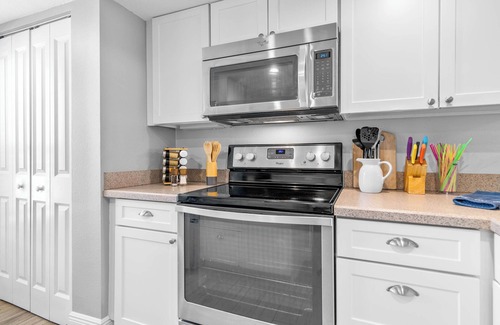 Point East Condominio | BEACHFRONT CONDO 2/2 Beautiful views on the no Drive Beach