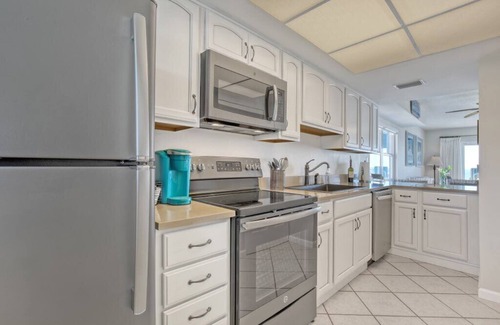 South Patrick Shores Condominio | Beachfront Condo! Direct Ocean Views!