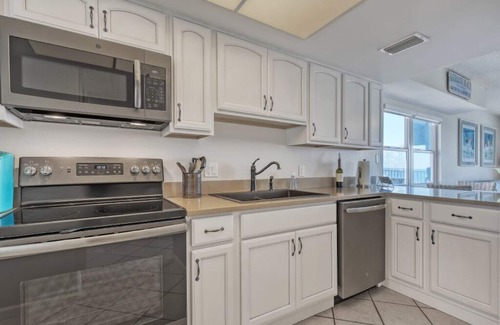 South Patrick Shores Condominio | Beachfront Condo! Direct Ocean Views!