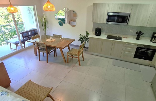 Punta Leona Apartamento | Beachfront condo-16th floor with stunning forest view. Steps to the sea.