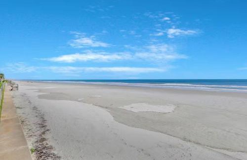 New Smyrna Beach Casa | Beachfront Condo at Colony Beach Club - Ocean Views, Pool, Patio, Sleeps 4