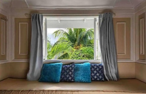 Runaway Bay Apartamento | Beachfront Condo at Tropical Island Resort Hotel