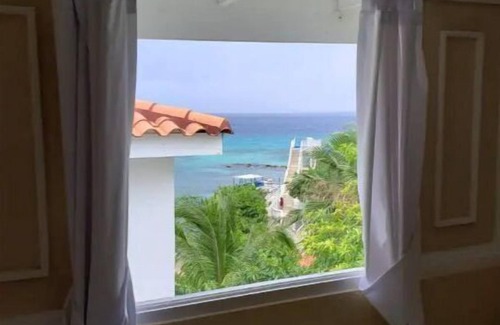 Runaway Bay Apartamento | Beachfront Condo at Tropical Island Resort Hotel