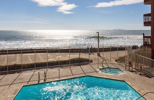 Ventura Condominio | Beachfront Condo in the heart of Ventura AND 2 min walk to Main street!