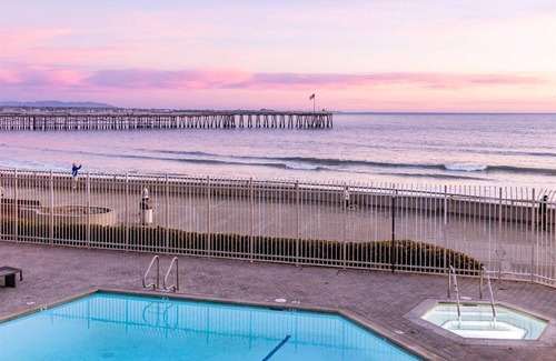 Ventura Condominio | Beachfront Condo in the heart of Ventura AND 2 min walk to Main street!