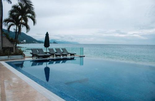 Zona sur Apartamento | Beachfront Condo in Exclusive Zone