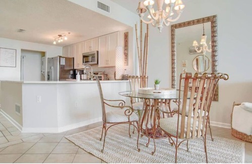 Alabama Gulf Coast Condominio | ⭐️ Beachfront 🏖 Condo & Pool - Perfect Sunny ☀️ Oceanfront 🌊 Views!