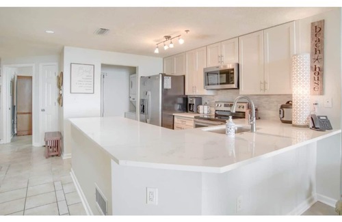Alabama Gulf Coast Condominio | ⭐️ Beachfront 🏖 Condo & Pool - Perfect Sunny ☀️ Oceanfront 🌊 Views!