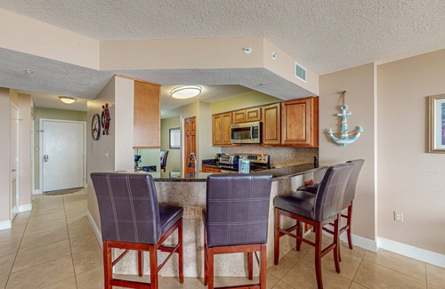 Seawinds Condo Condominio | Beachfront Condo with Ocean View Balcony, AC, WiFi, & Shared Pool - Snowbirds OK