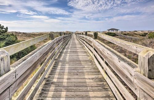 Morehead City Apartamento | Beachfront Condo with Boardwalk and Pool Access!