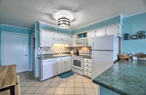 Morehead City Apartamento | Beachfront Condo with Boardwalk and Pool Access!
