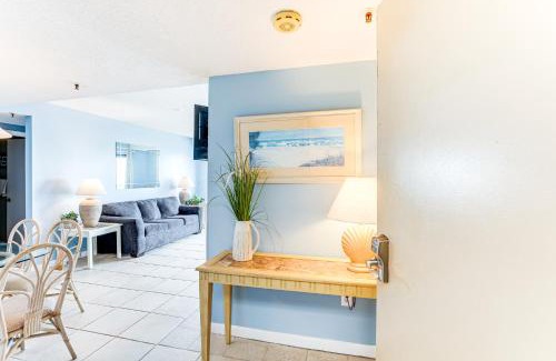 Myrtle Beach Apartamento | Beachfront Condo with Pool at Myrtle Beach Resort!