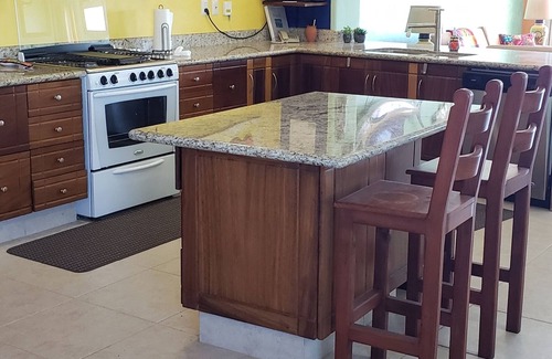 Emiliano Zapata Condominio | Beachfront Condominium-Great Prices Great View/No children under 13 allowed