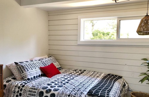 Sauble Beach Cabaña | Beachfront Cottage, Short Walk to Downtown!