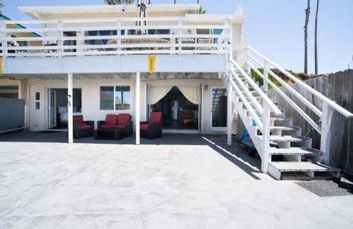 Townsite Apartamento | BEACHFRONT COTTAGE LOWER UNIT