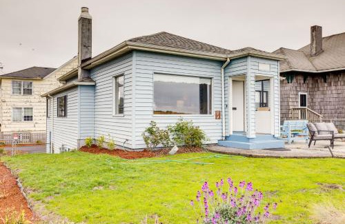 Seaside Casa | Beachfront Cottage on Seaside Promenade with Hot Tub