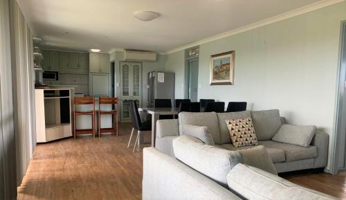 Jurien Bay Casa | Beachfront Cottage on the Park