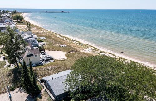 Spring Lake Casa | Beachfront cottage on North Shore Grand Haven