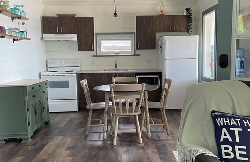 Killaloe Cabaña | Beachfront Cottage Perfect for Family Getaways w/beach firepit, dock.