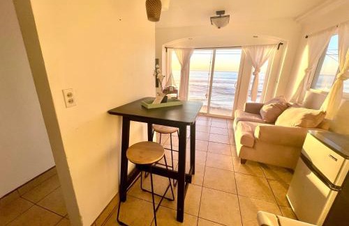 Costa Apartamento | BEACHFRONT Cozy 1 Bdr