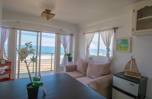 Costa Apartamento | BEACHFRONT Cozy 1 Bdr