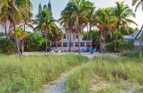 Mid Island Casa | Beachfront Dunes, Sleeps 8, 3 Bedrooms plus Den, Gulf Front, Pet Friendly