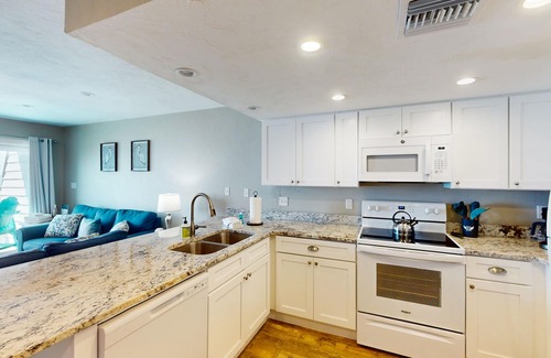 East End Casa | Beachfront East End townhouse with beach views, deck, on-site pool & grills